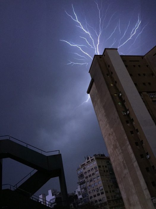 Una luz en cielo y luego llegó el agua